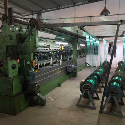 E14 Knot Type Shading Net Machine Raschel Net Making Machine met online ondersteuning