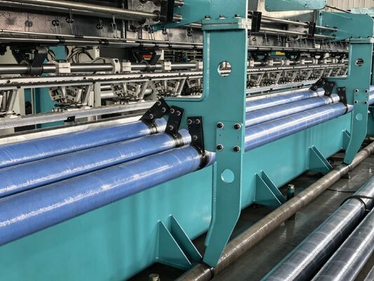 UV-beschermende schaduwdoek productiemachine met aanpasbare werkbreedte en hoge snelheid (200-450 tpm)