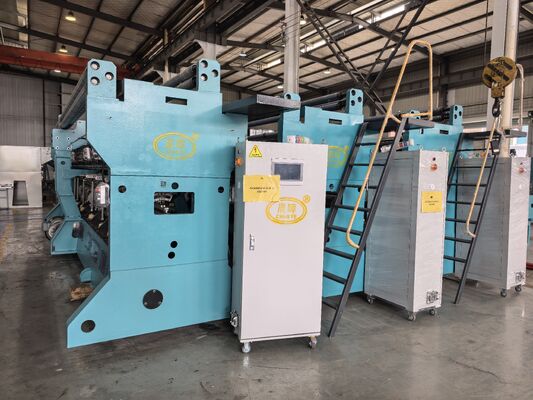 Warp breimachine voor de productie van balennetten